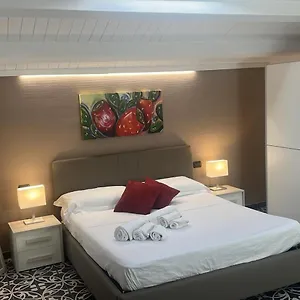 https://strange-apartament.taorminaitalyhotels.com